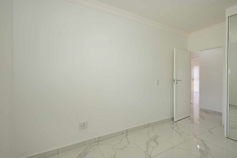 To Let 2 Bedroom Property for Rent in Bloubergrant Western Cape